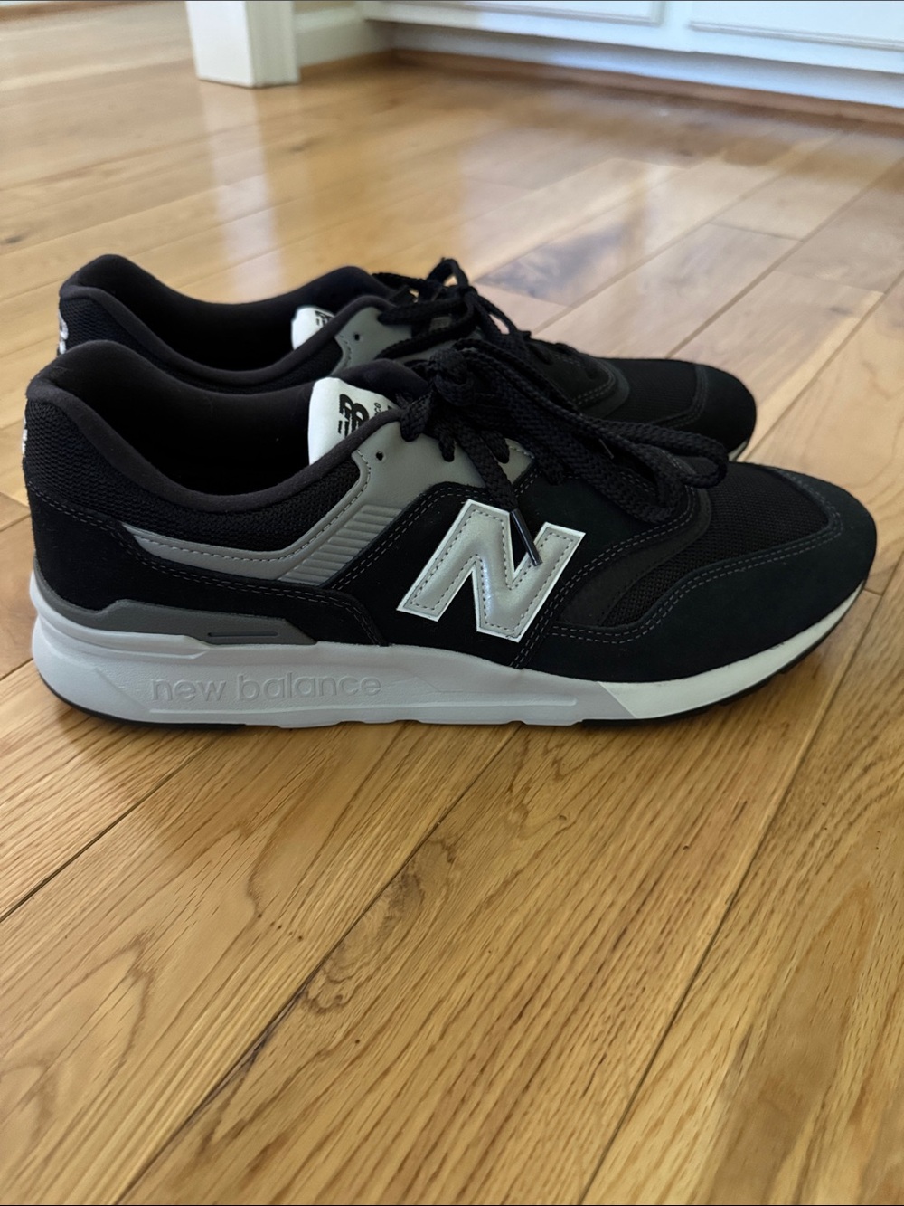 New Balance Men's 997H Black and Gray Low-Top Sneakers